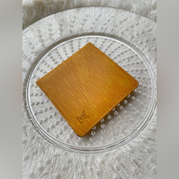 Louis Vuitton Portefeuille Epi bifold wallet - Picture 10 of 11